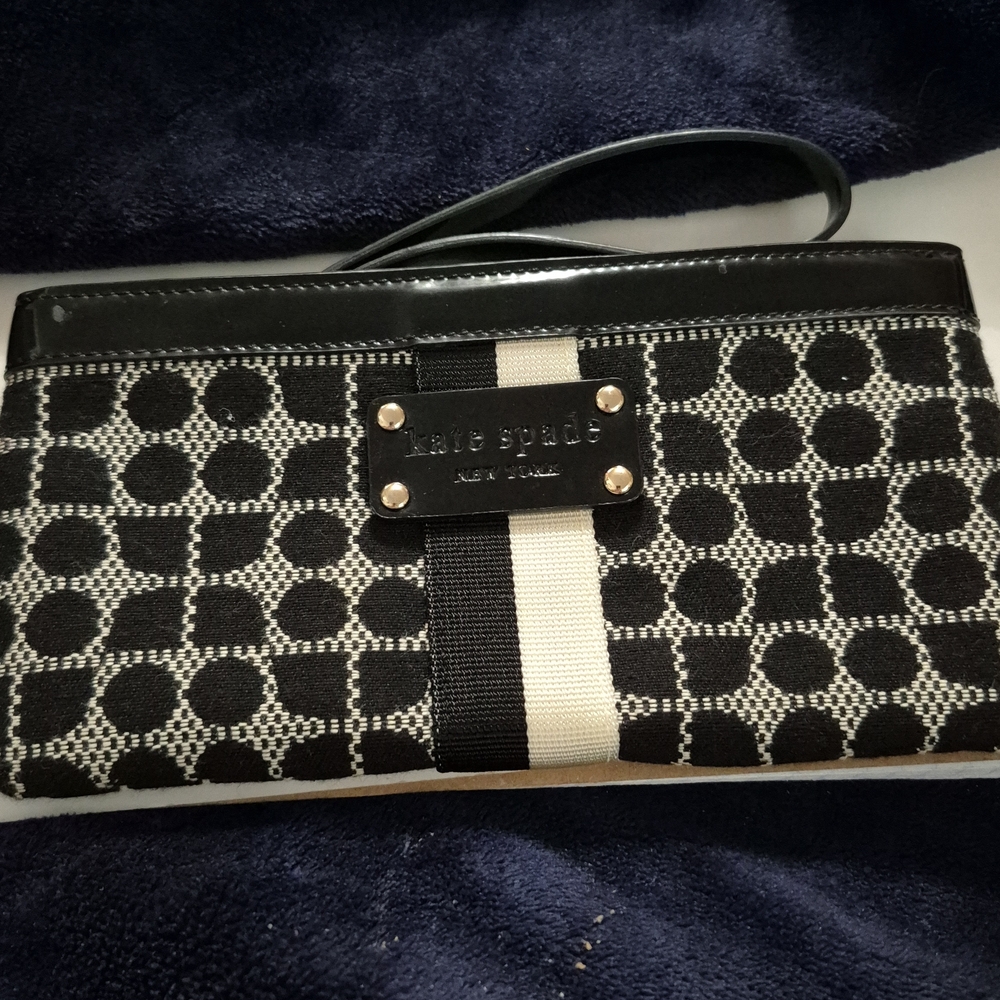 Kate Spade Black and Cream Patterned Wristlet